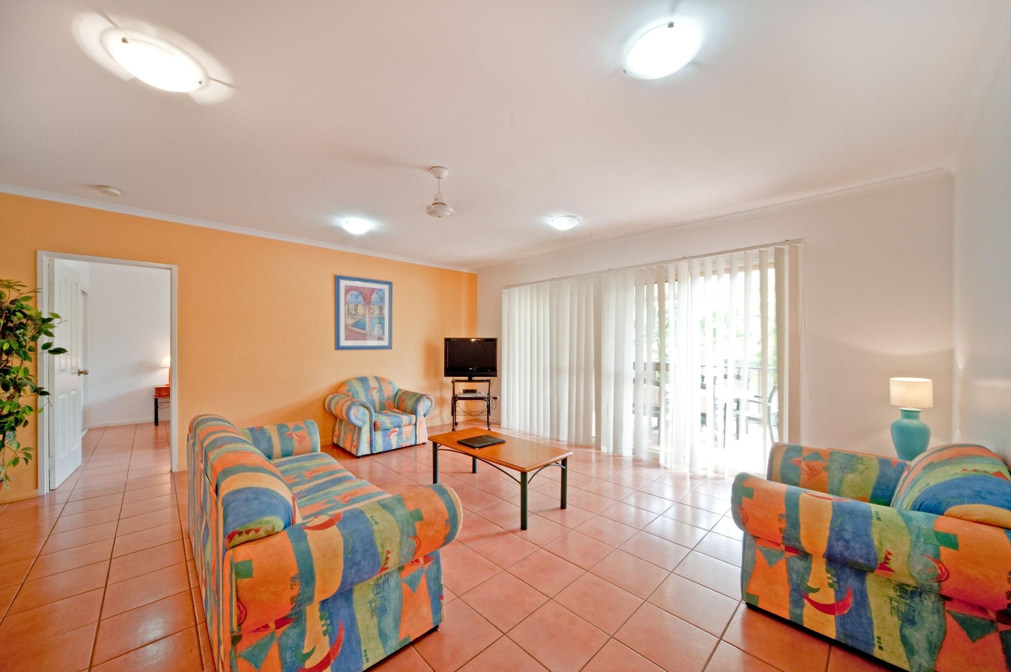 At Beach Court Holiday Villas Airlie Beach Exterior foto