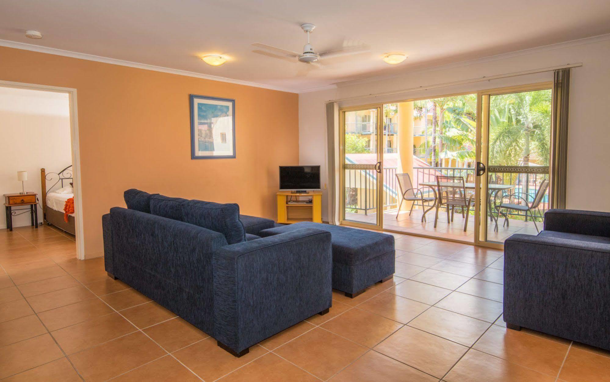 At Beach Court Holiday Villas Airlie Beach Exterior foto