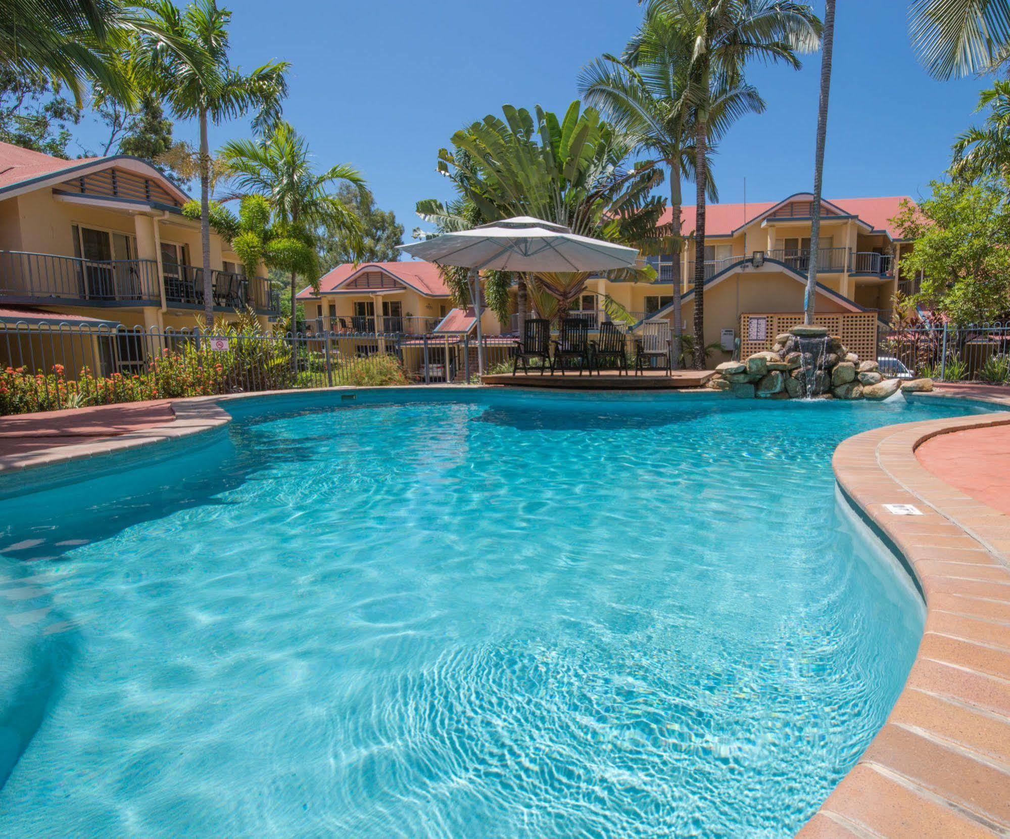 At Beach Court Holiday Villas Airlie Beach Exterior foto